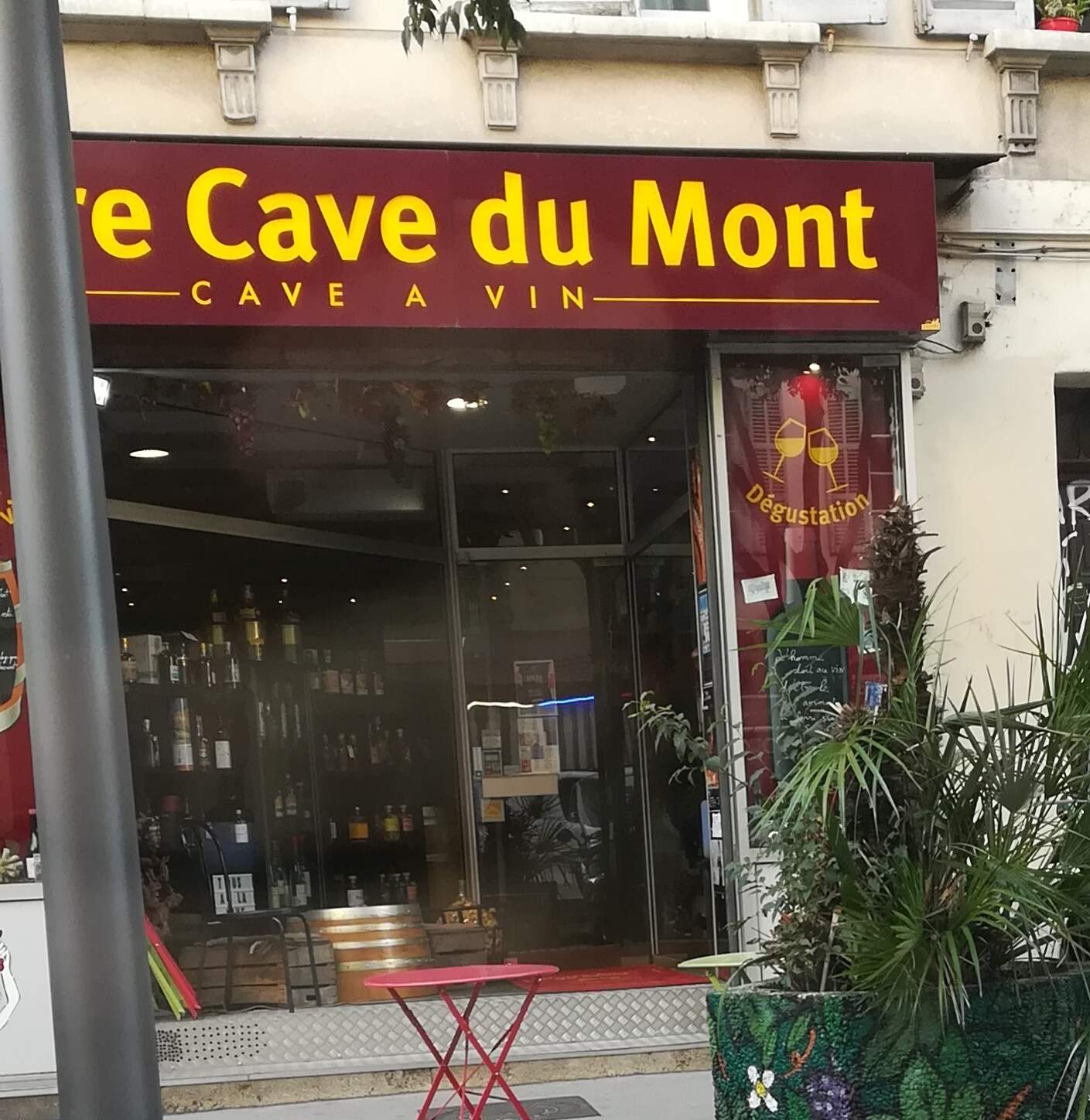 Cave à vins, atelier œnologique, Marseille Notre cave du Mont