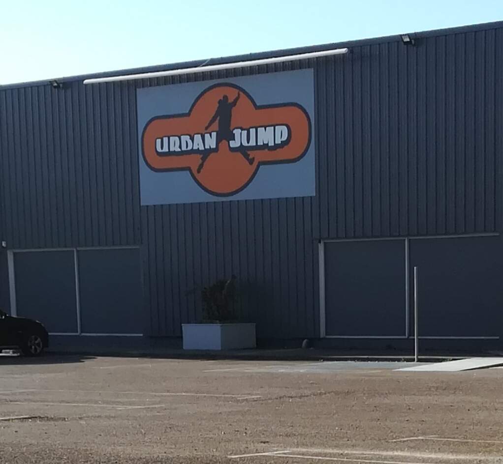 Salle de loisirs indoor, trampoline Park perils Urban jump