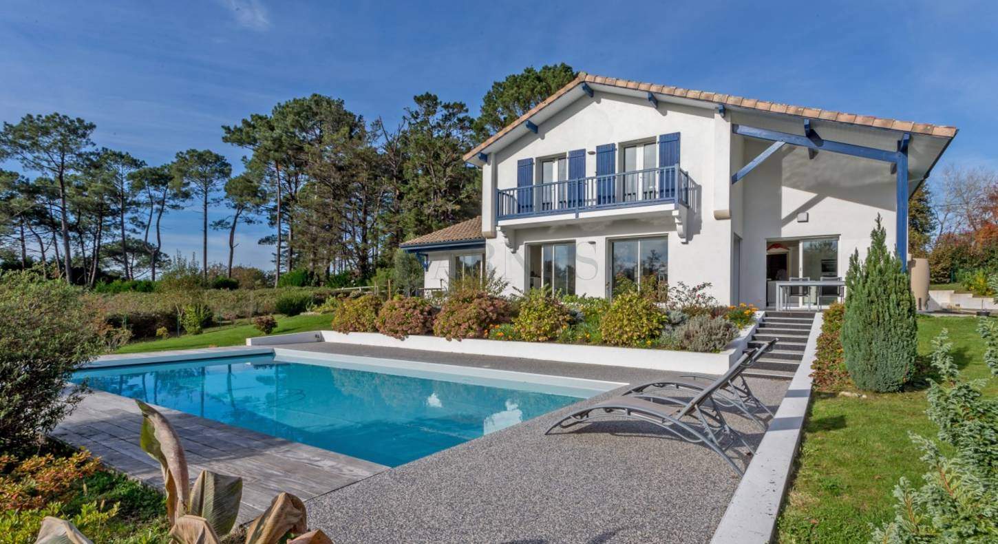 Villa contemporaine 200 mètres carrés avec piscine Charbonnières-les-Bains Barnes