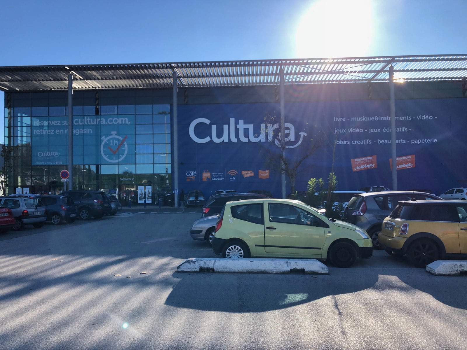 librairie et loisirs créatifs Aubagne cultura