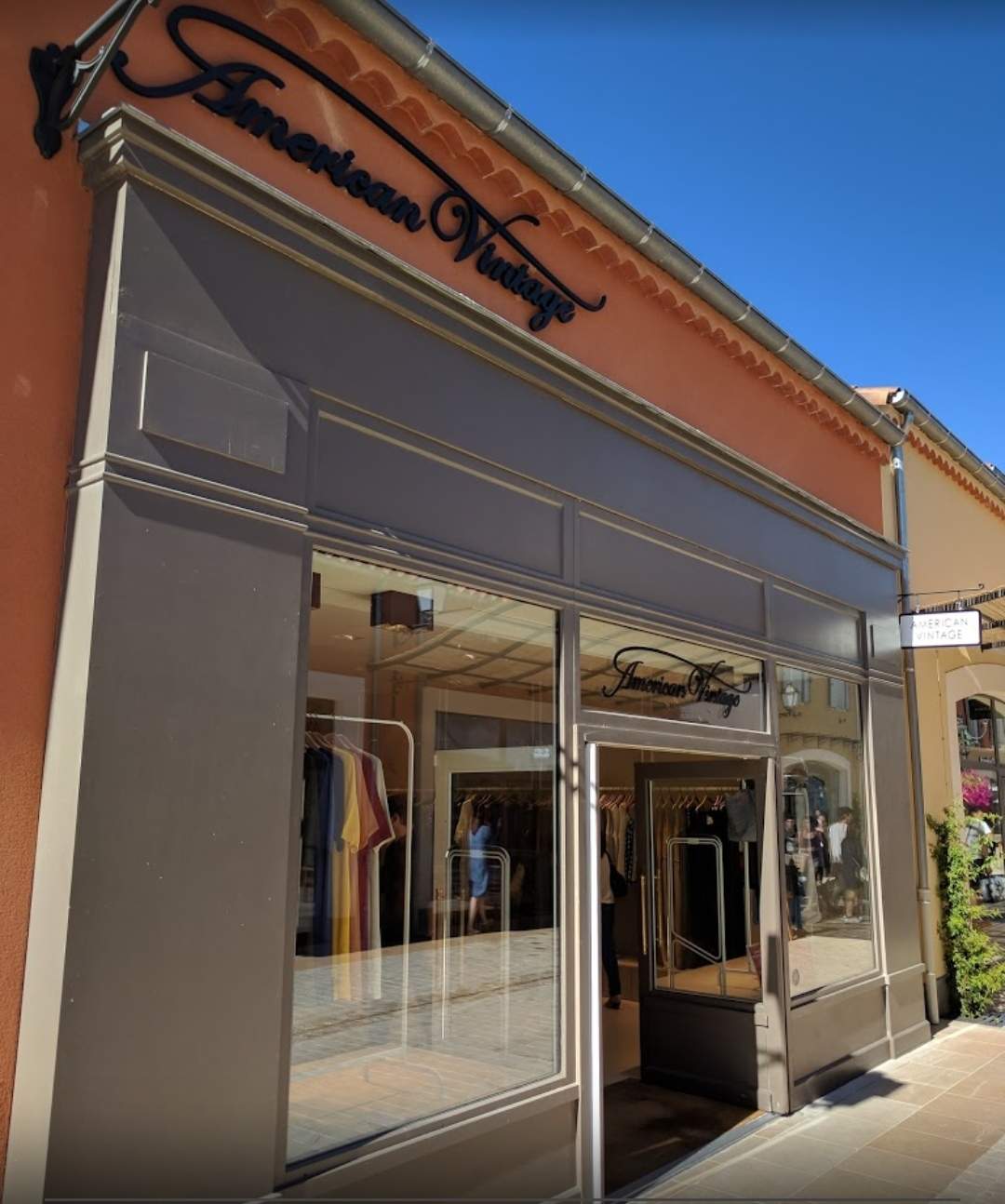 Magasin de prêt-à-porter intemporel et décontracté Miramas American Vintage