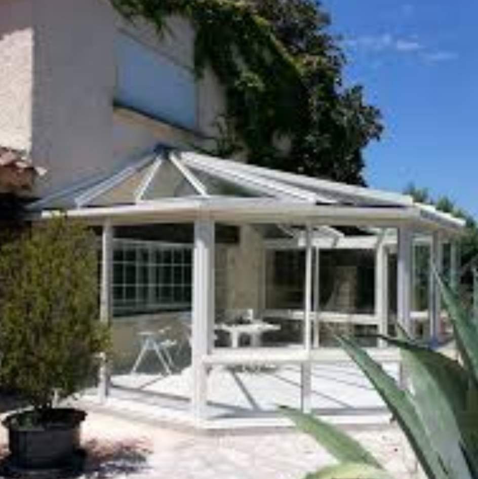 Installation de stores électriques extérieur Istres Bouches du Rhône SAS Le Brasseur
