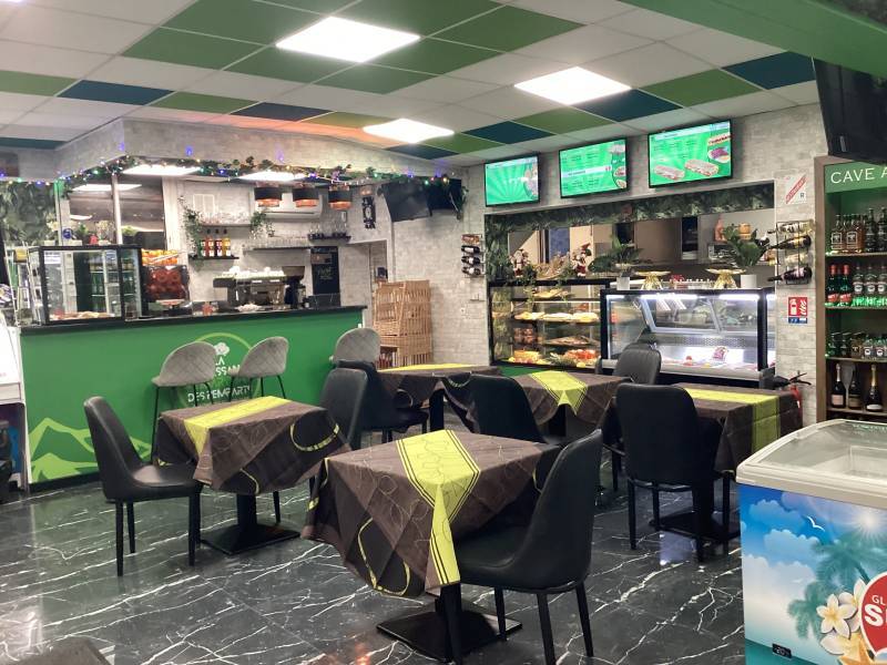 Trouver un restaurant pas cher avec terrasse autour de moi à Saint Mitre-les-Remparts - 