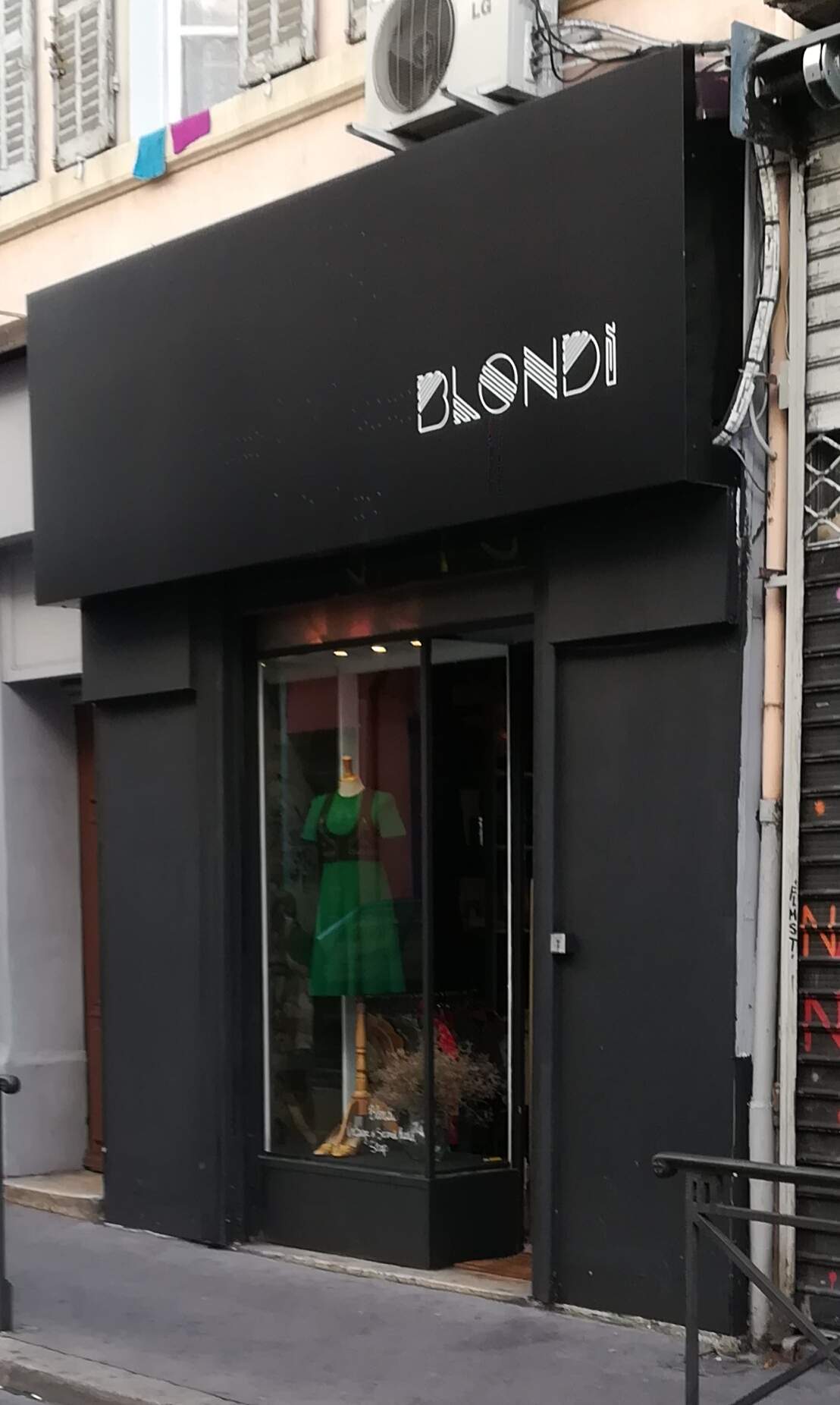 Vente de vêtements vintage pour femme Marseille Blondi
