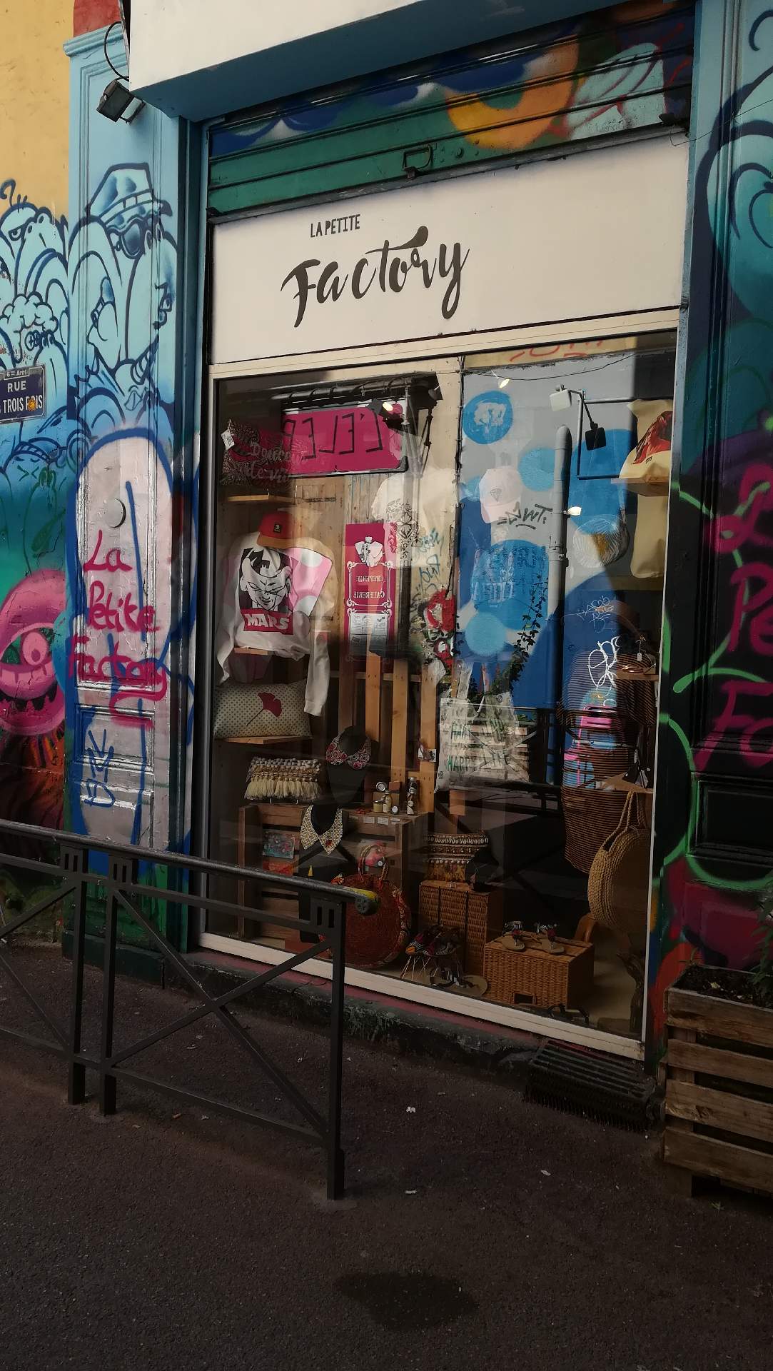 Boutique d'accessoires de mode, concept store Marseille La petite factory