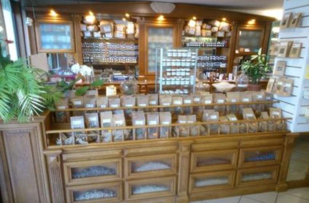 Pharmacie spécialisée en herboristerie et aromathérapie Marignane proche Marseille Pharmacie du Moulin