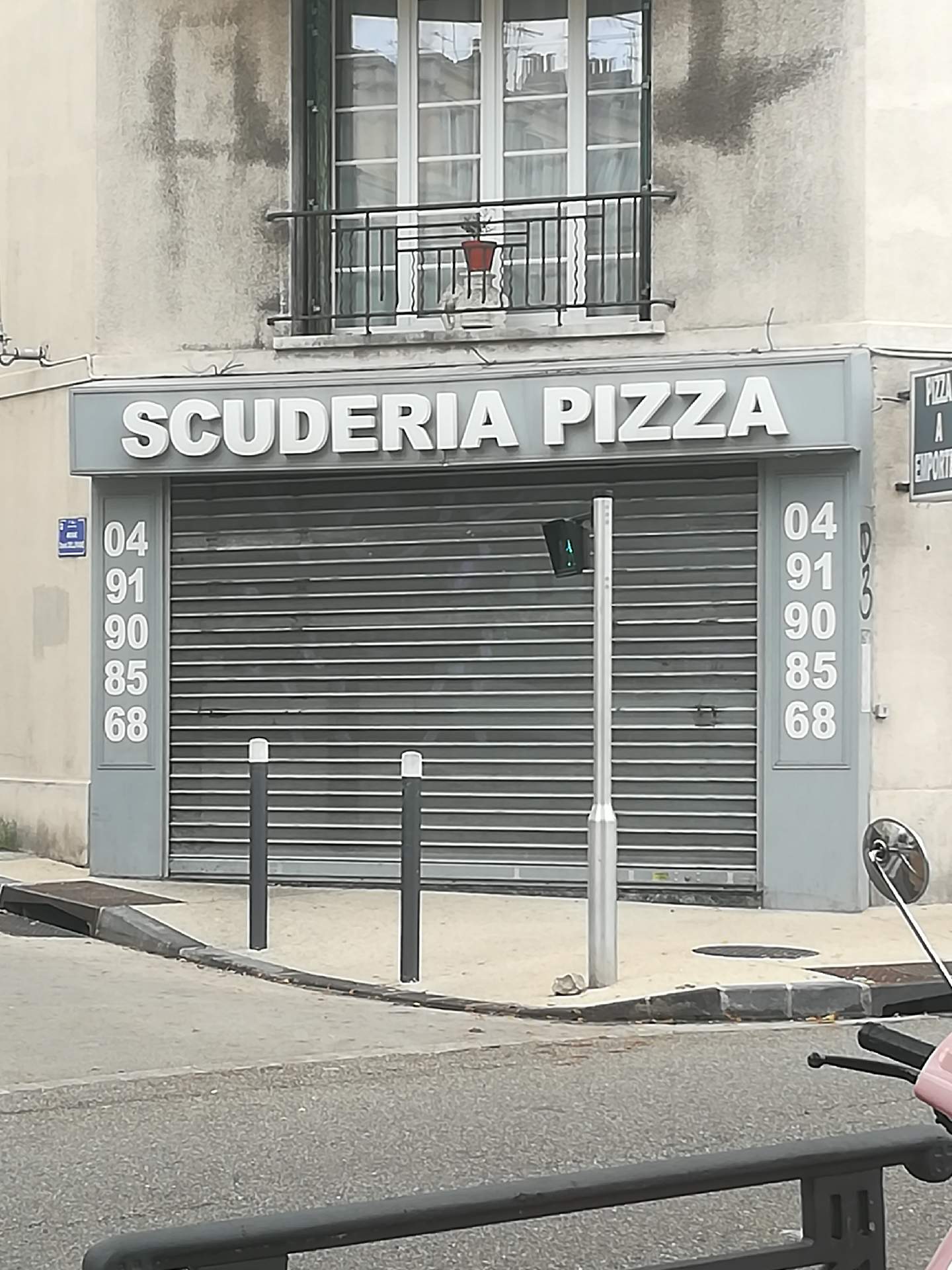 livraison de pizzas à domicile Marseille endoume scuderia pizza