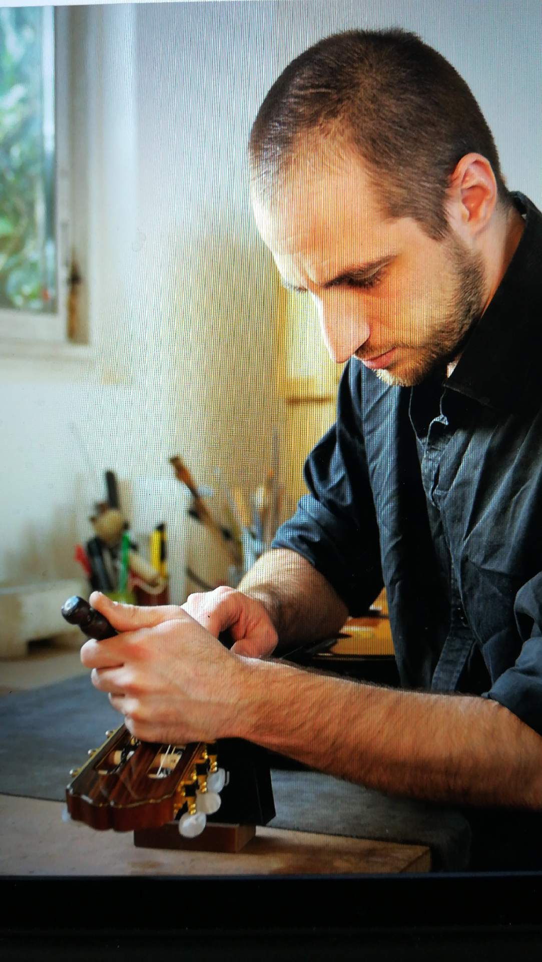 Luthier guitare et instruments Marseille 5eme Yoann Charbonnier