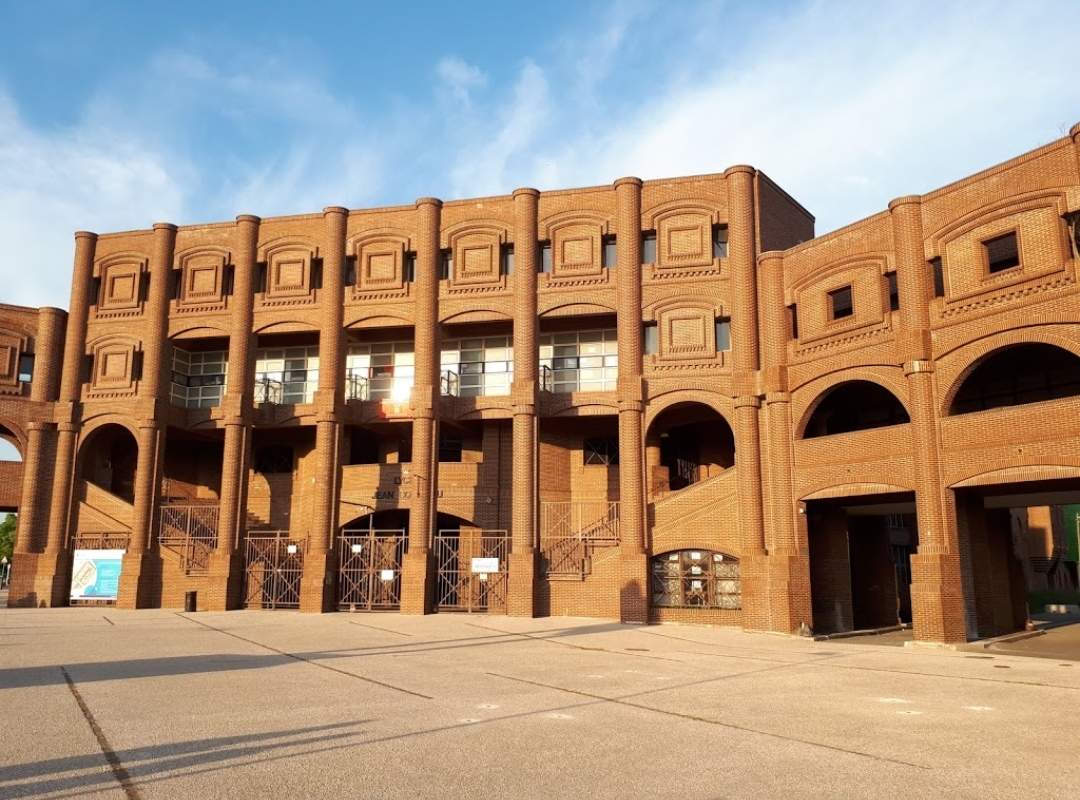 Théâtre avec pour représentation de concert et spectacle Miramas proche de Istres L'Usine Scène & Cinés