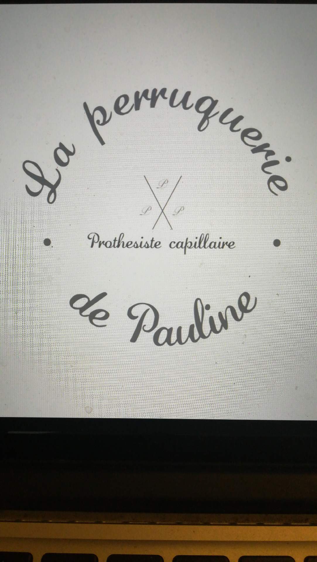 Coiffeuse et prothésiste capillaire Nîmes Gard La perruquerie de Pauline