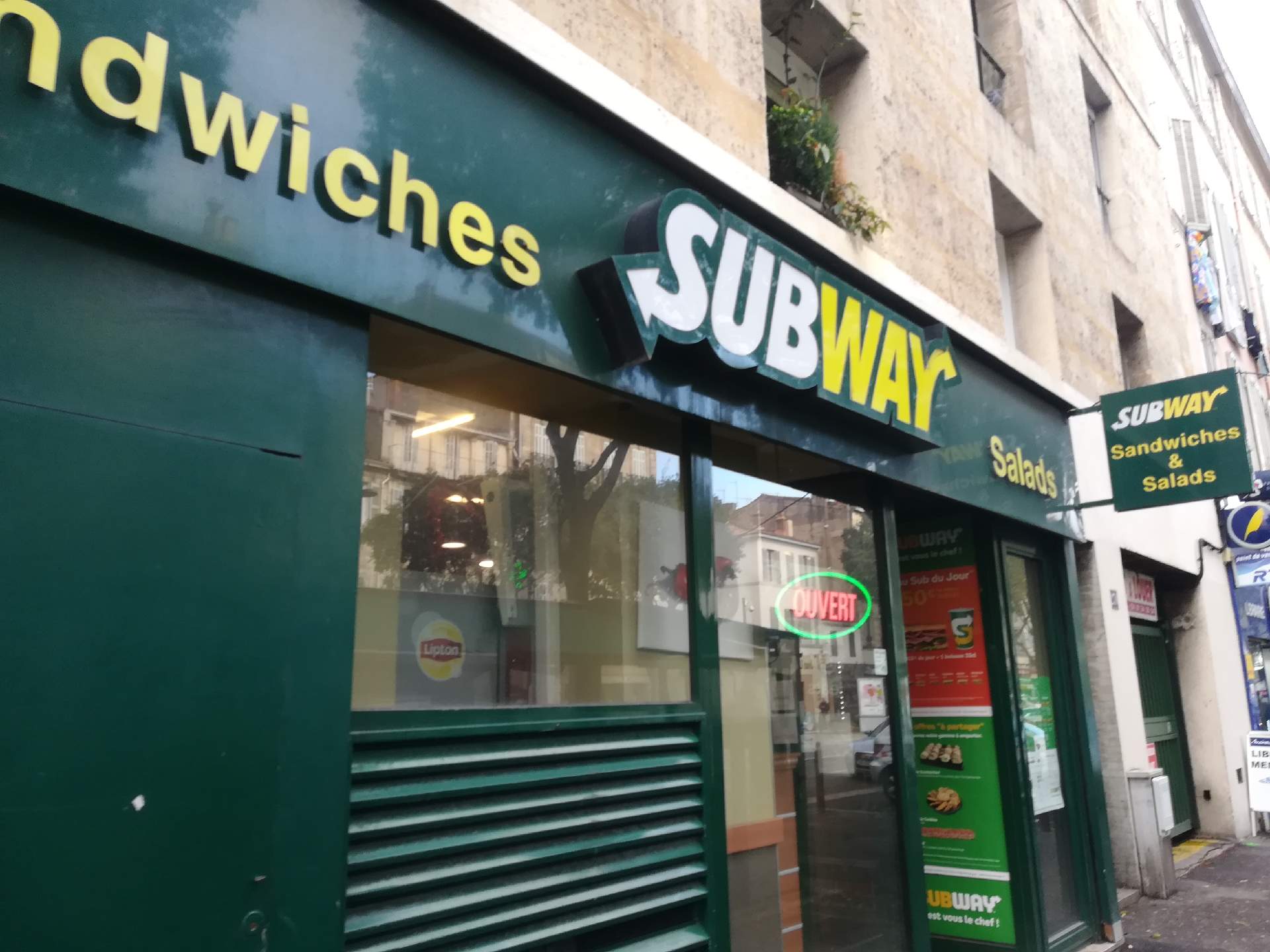 où déjeuner rapidement entre midi et deux Marseille La Timone restaurant Subway