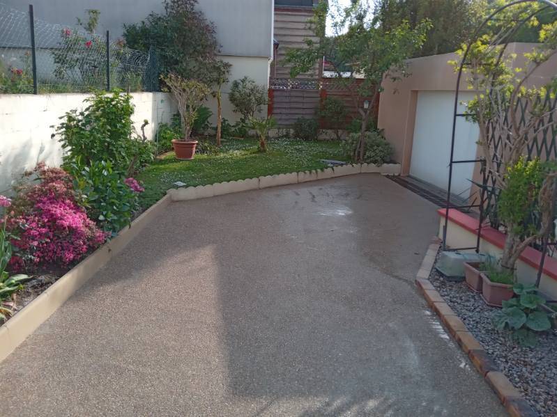 Pourquoi créer une allée en béton désactivé dans son jardin ?