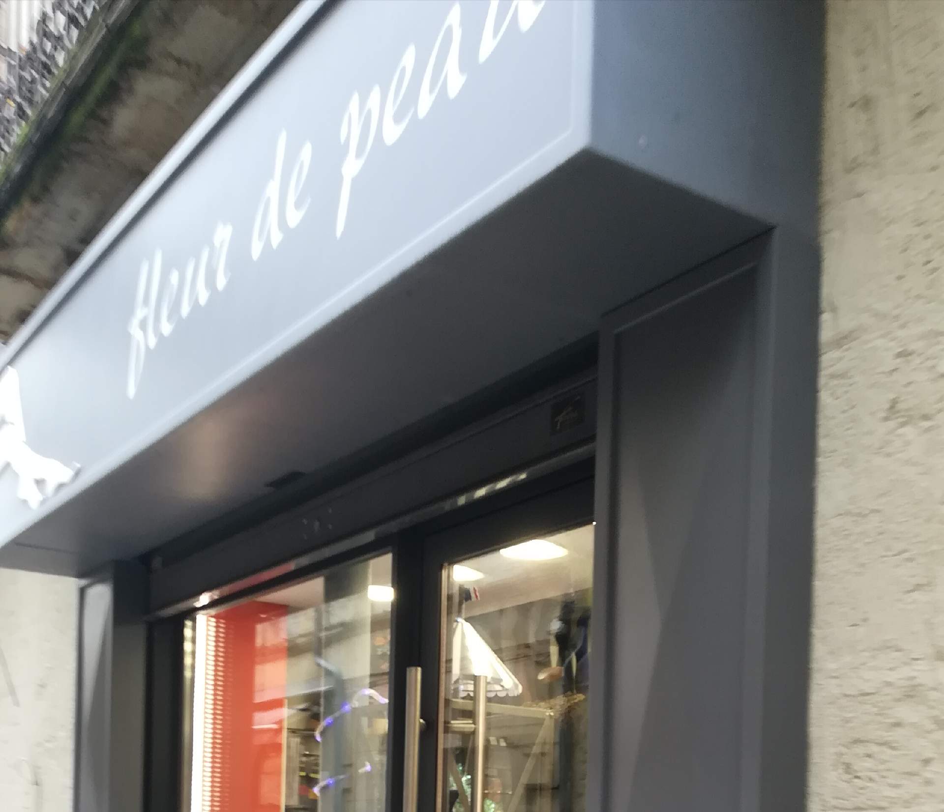Boutique spécialisée dans la vente de Collants,bas, mi-bas pour femme , maillot de bain et chaussettes. Montpellier A fleur de peau