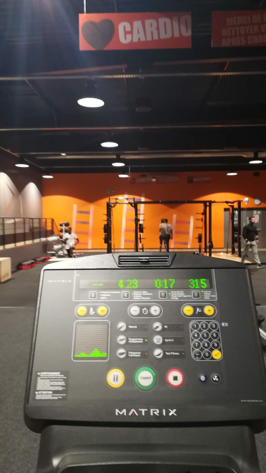 Faire du sport en toute autonomie avec des appareils de dernière génération Martigues proche Istres Basic Fit