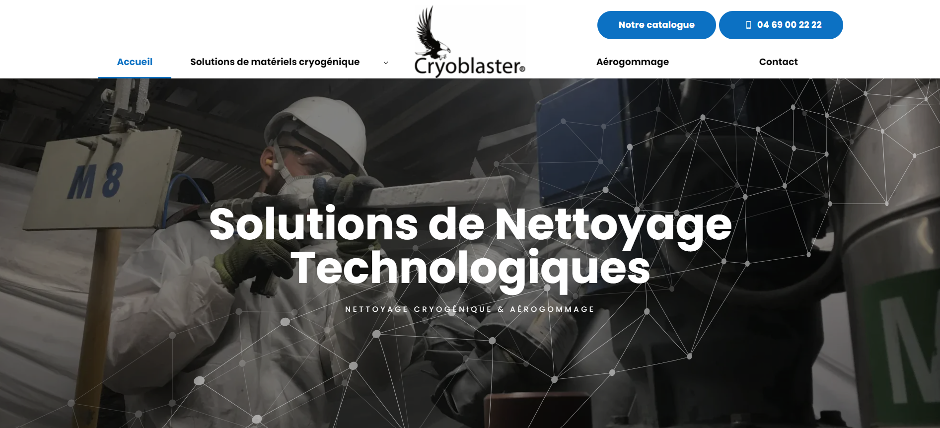 Décapage à l'aérogommage industrielle pour nettoyer du bois à Bordeaux - Cryoblaster®