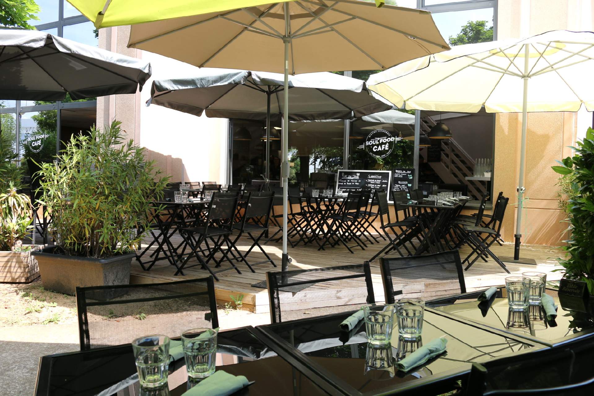 Privatisation de restaurant pour entreprises et livraison de plateaux repas Région lyonnaise bron Soul food Cafe