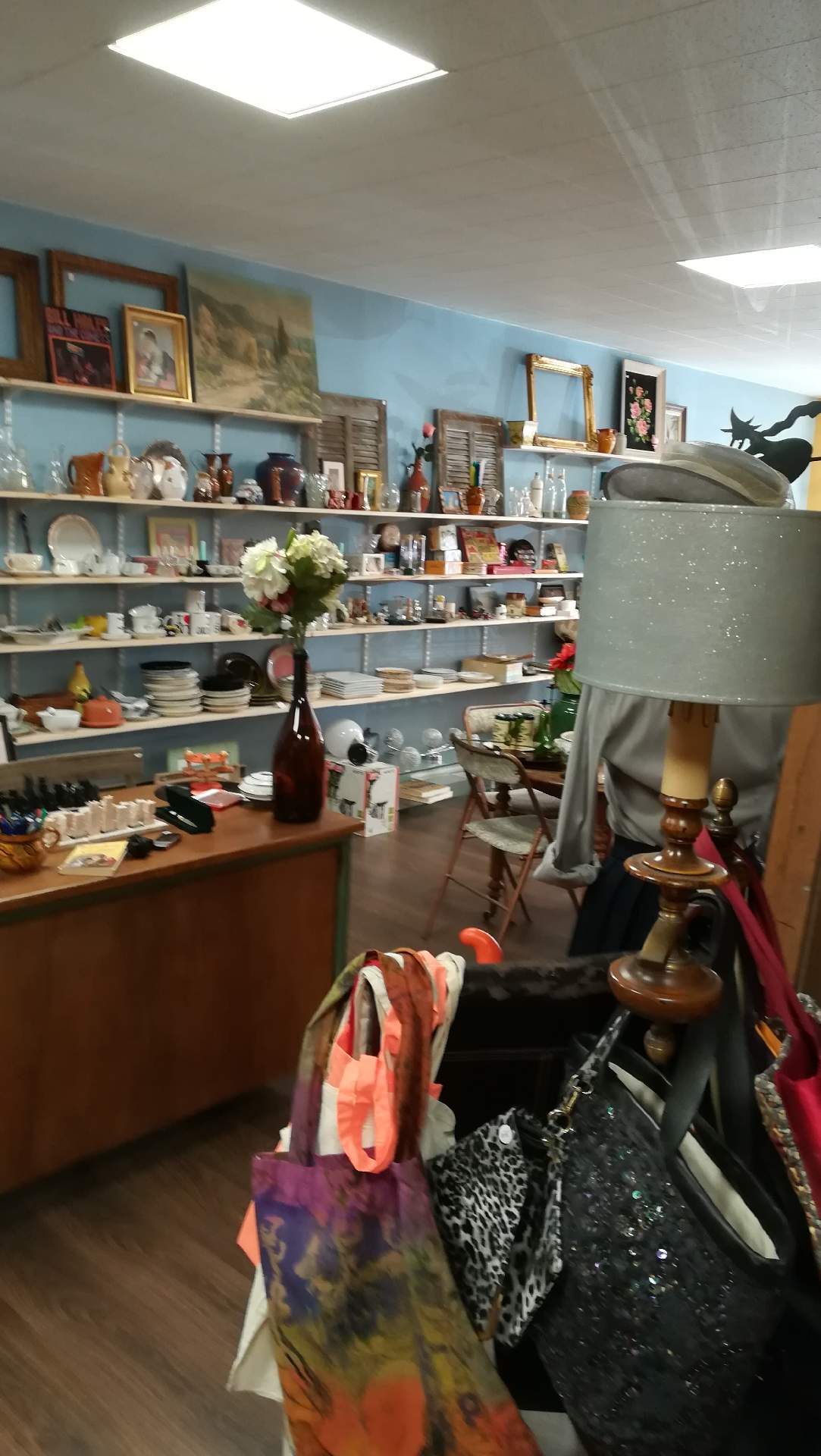 Ressourcerie vintage, vente de produits d'occasion, recyclerie Marseille Olocal