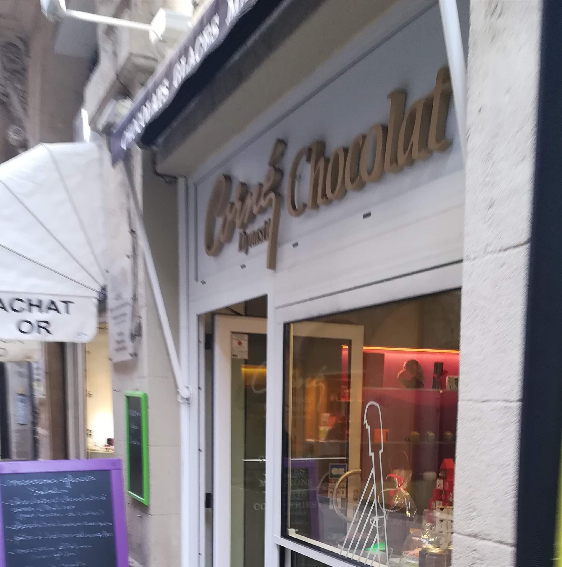 Boutique de chocolat , biscuits et glaces Montpellier Corné Dynastie Chocolat