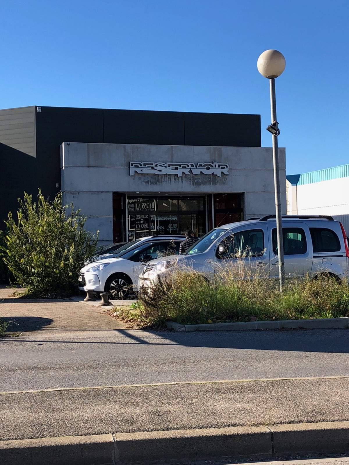 magasin de vêtements Aubagne réservoir