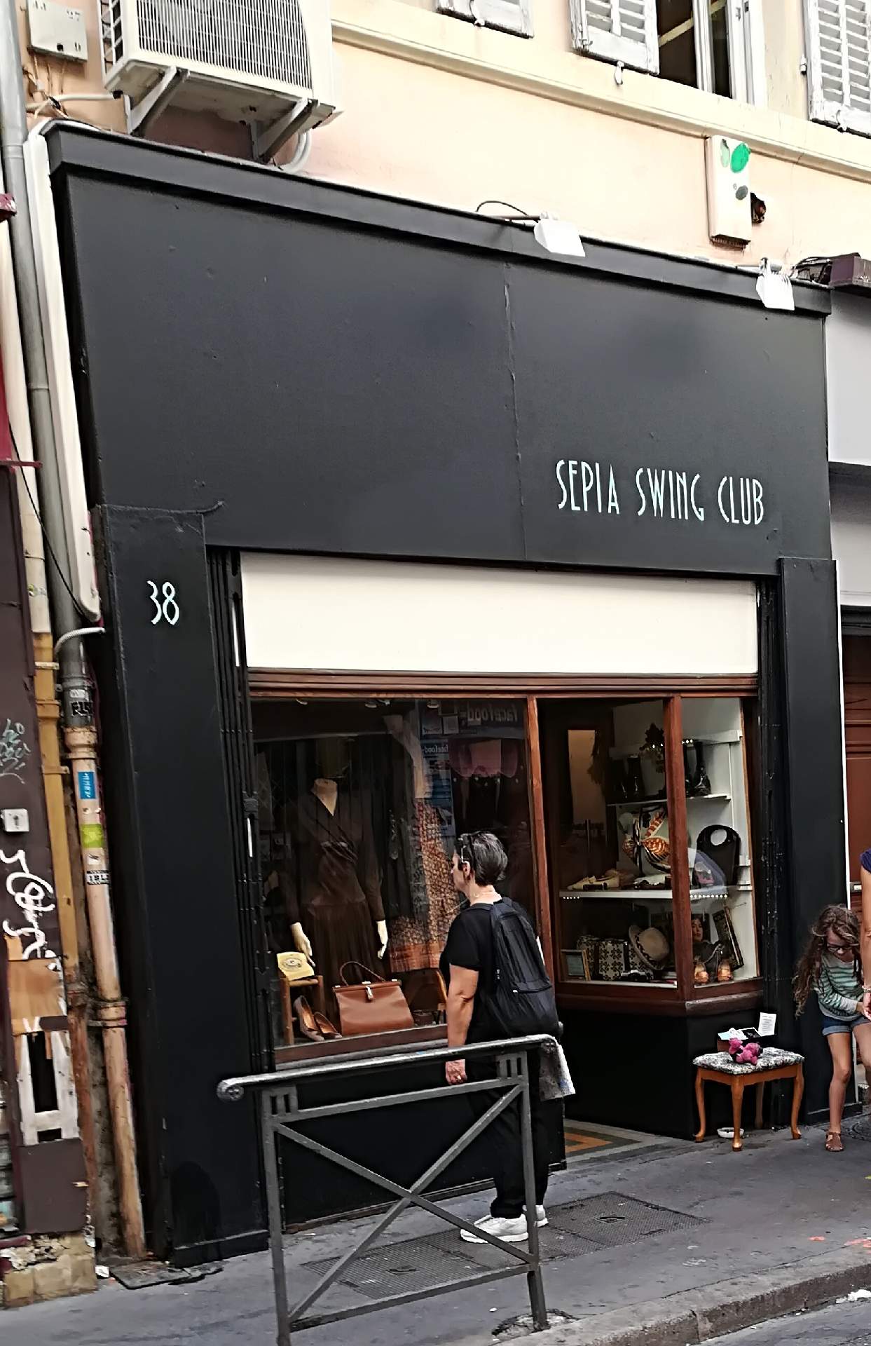 friperie, boutique vêtements femme Marseille Sépia swing Club