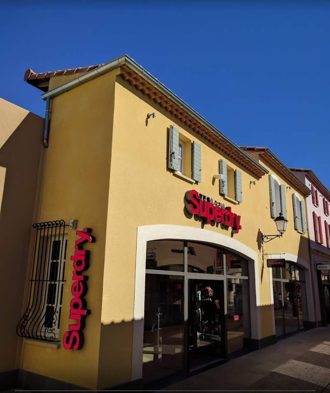 Prêt-à-porter de style vintage, américain, japonais et britannique outlet Miramas Superdry