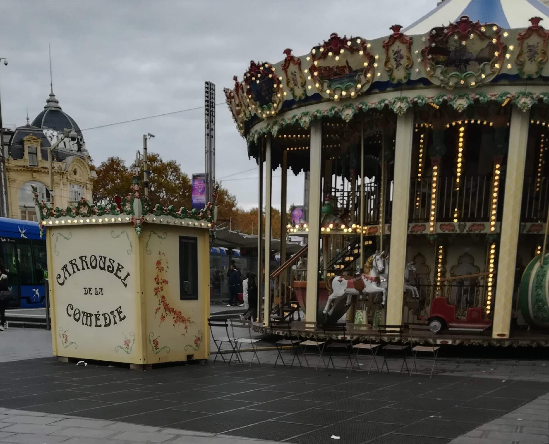 Manège pour enfant Montpellier comédie Le carrousel de la Comédie
