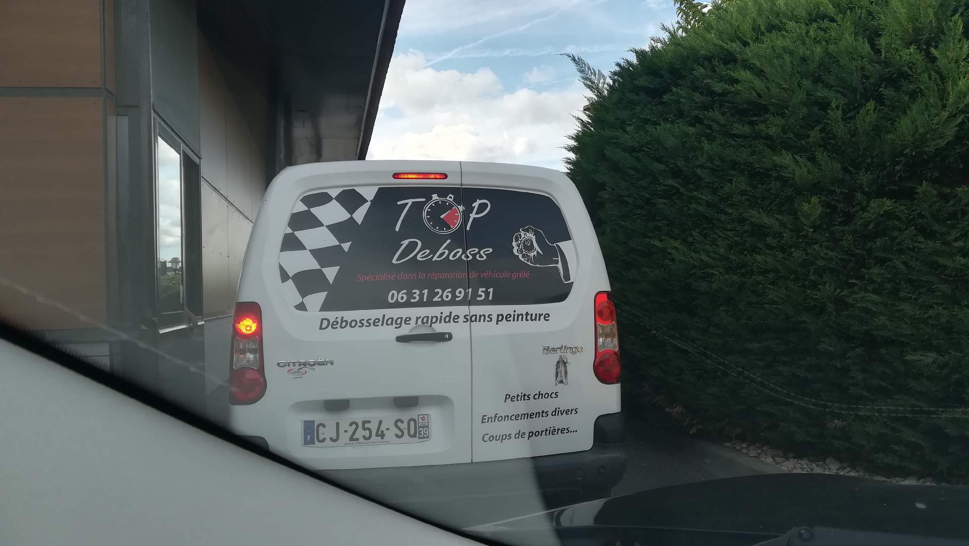 réparation de carrosserie et de bosse sur véhicule Aix-en-Provence Top Deboss
